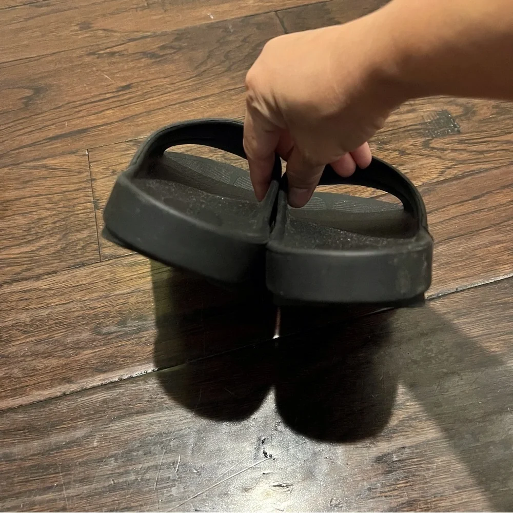Oofos Women’s Flip-flops